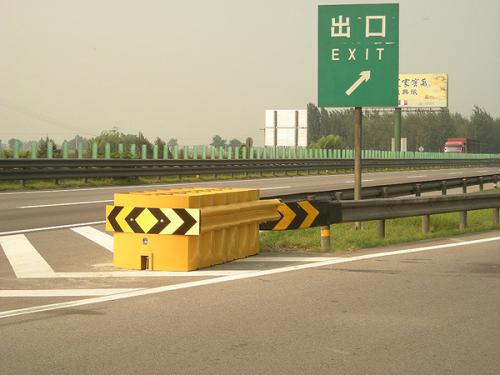 南京雨花台区导向防撞垫